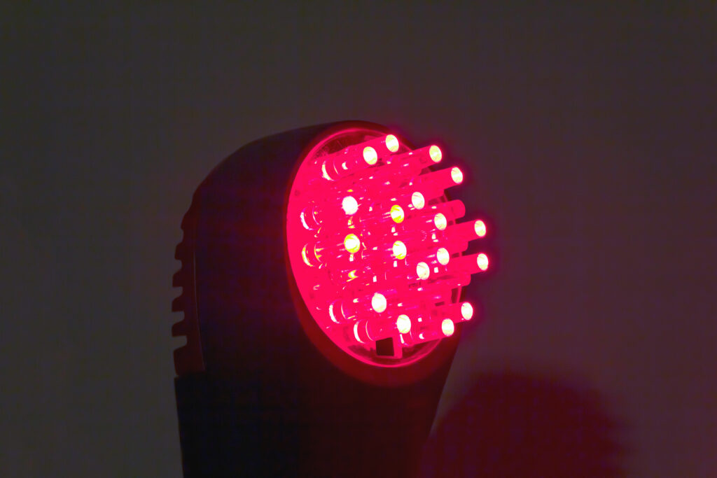 MedcoVet Luma Comb with Red LIght